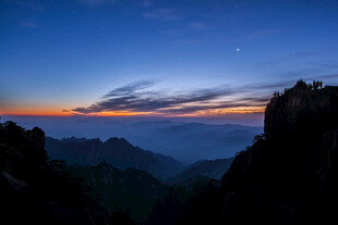 山间壮丽日出美景