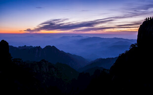 山间壮丽日出美景