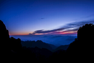 山间暮色壮丽美景