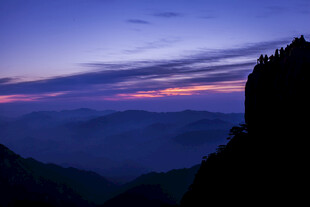 山间暮色 云海与霞光