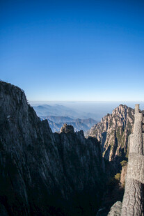 巍峨高山壮美景色