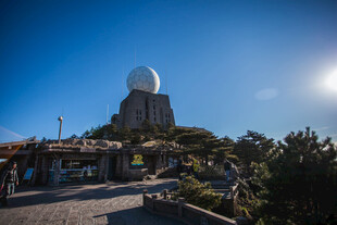 山顶天文台 阳光照耀景象