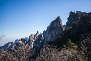 巍峨壮丽的高山景观