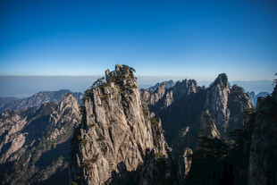 壮丽巍峨的高山景观
