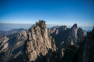巍峨壮丽的高山景观