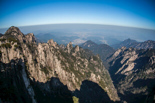 壮丽巍峨的高山景观