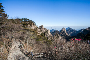 黄山壮美山景与蜿蜒步道