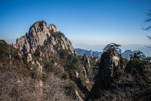 巍峨壮丽的高山景观