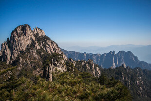 壮丽黄山山峰景色