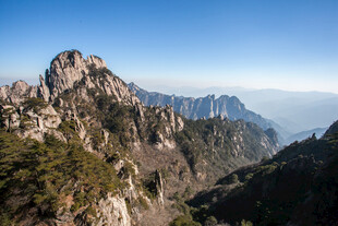 壮丽巍峨的高山景观