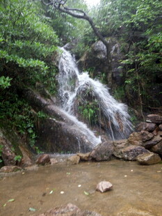 山间瀑布 自然清新之景