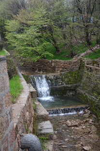 山间小瀑布景观