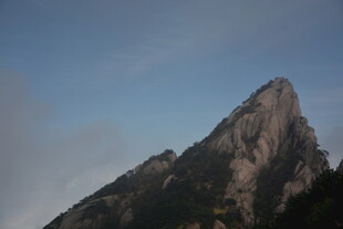 巍峨山峰 尽显自然壮美