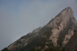 巍峨山峰 尽显自然壮美