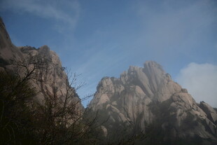 巍峨壮丽的山景