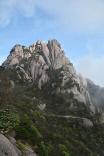 巍峨壮观的秀丽山峰