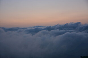 云海之上的梦幻天际