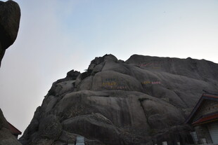 巨大石雕头部特写