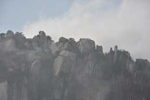 壮观嶙峋的奇特山峰景观