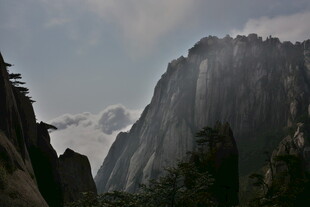 巍峨黄山奇峰云雾景观