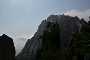 巍峨山峰 尽显自然壮美
