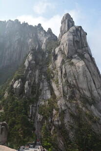 巍峨壮观的险峻山峰