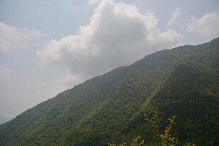 青山之上白云悠悠