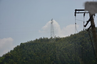 山林间的电力设施