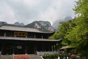 山间古寺 云雾缭绕之景
