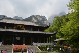 山间古寺 云雾缭绕之景