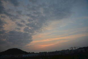 黄昏时分的绚烂天空景色