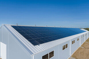 屋顶太阳能板装置