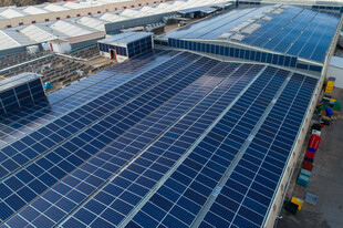 仓库屋顶太阳能板