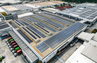 屋顶太阳能板俯瞰图