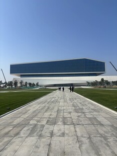 现代悬空建筑景观