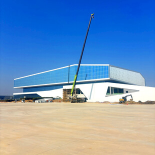 现代化厂房施工现场