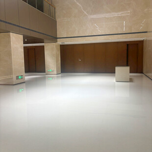 空旷的室内空间场景