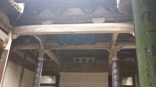 老旧建筑内部结构特写