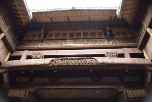 中式古建筑内部结构特写