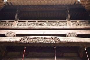 中式古建筑内景精美木雕