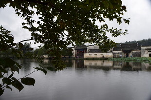 湖畔村落 静谧山水景致