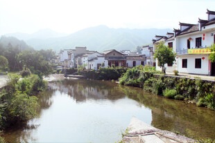 江南水乡村落河畔美景