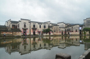 江南水乡古村落倒影美景