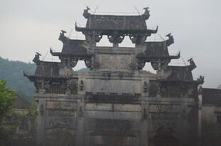 古朴典雅的中式牌坊建筑