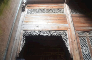 古旧木雕门窗细节特写