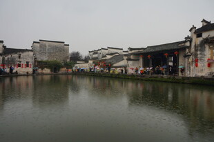 江南水乡河畔古建筑风光