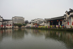 江南水乡古建筑临水而立