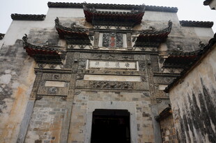 古老徽派建筑门洞特写