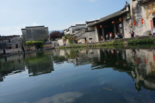 水乡古村倒影美景