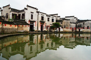 江南水乡古村落映于水